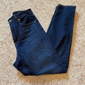 LOFT Curvy Skinny jeans. Size 28.